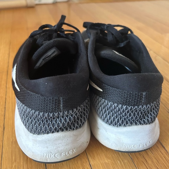 Nike running shoes - Picture 5 of 7